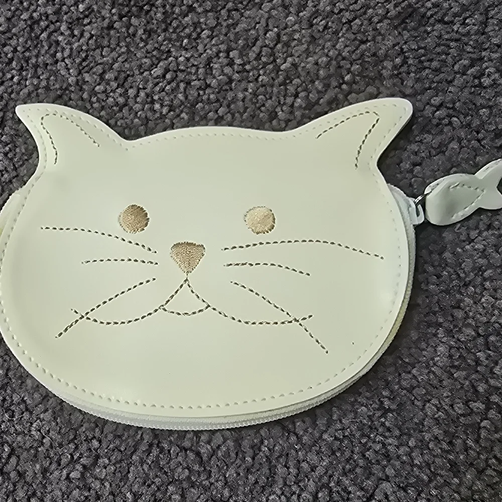 Furla White Cat-Shaped Coin Purse NEW - Picture 2 of 5